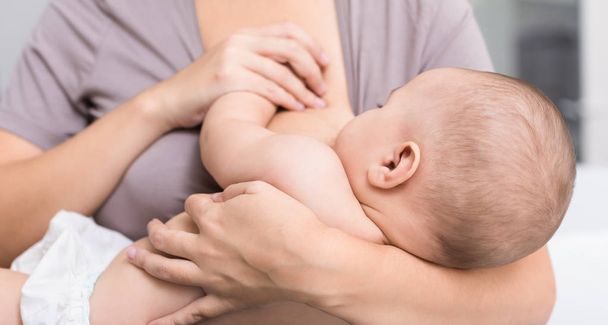 Young mom breast feeding her newborn child - Foto, Imagem