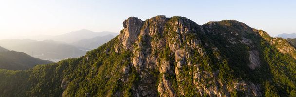 Montagne rocheuse du Lion, panoramique
 - Photo, image