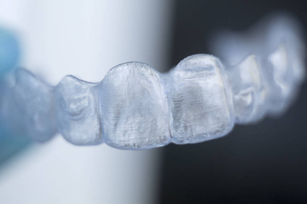 Dents de support en plastique invisible aligneur dentaire redresseurs orthodontiques
. - Photo, image