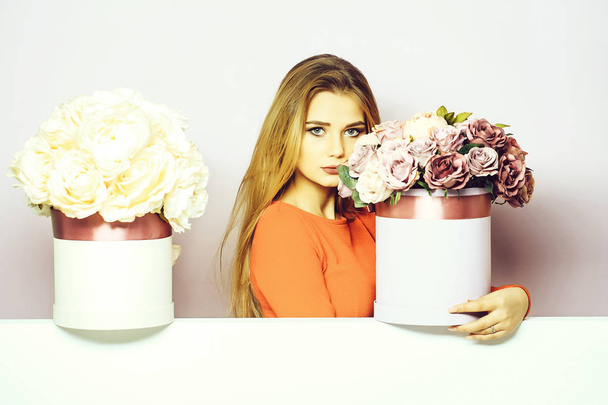 pretty girl with flower boxes - Φωτογραφία, εικόνα