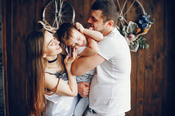 Cute family at home - Foto, afbeelding