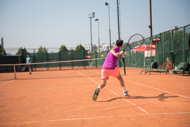 Young tennis player playing forehand - 写真・画像