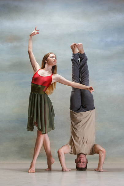 Two people dancing - Фото, изображение