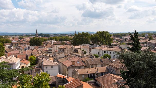 Πόλη της Αβινιόν. Είναι μια παλιά Κομμούνα στη νοτιο-ανατολική Γαλλία, το διαμέρισμα Vaucluse στην αριστερή όχθη του ποταμού Ροδανού. - Φωτογραφία, εικόνα