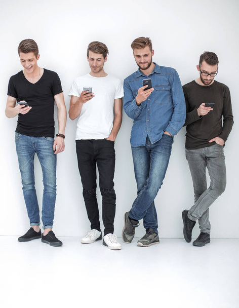 in full growth.group of friends with smartphones - Fotoğraf, Görsel