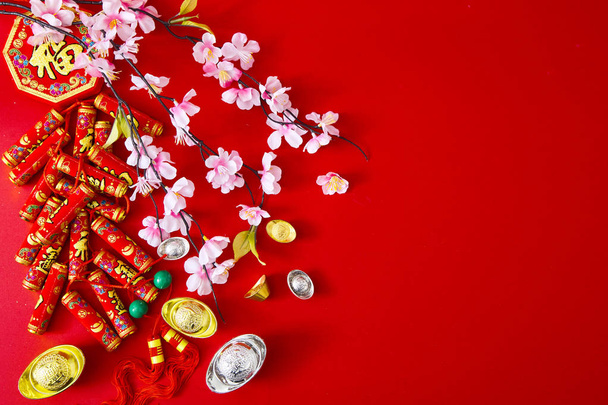 Koristele kiinalainen uusi vuosi 2019 punaisella taustalla (kiinalaiset merkit. FU. artikkelissa katso onnea, vaurautta, rahavirtaa) Tyhjä tila suunnitteluun
 - Valokuva, kuva