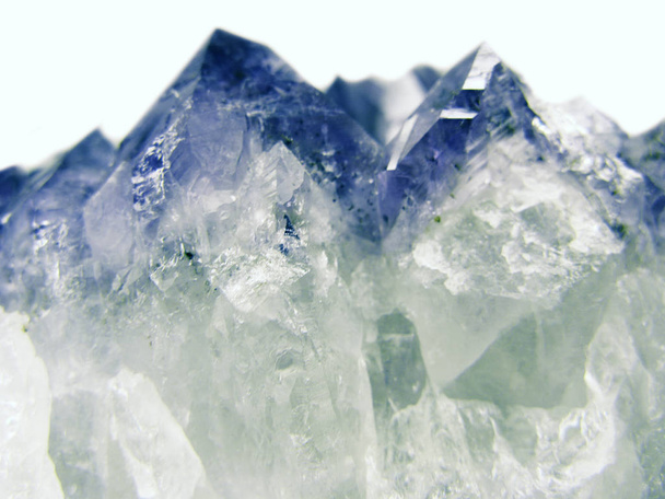 Aquamarijn natuurlijke quartz blauwe gem geologische kristallen textuur achtergrond - Foto, afbeelding