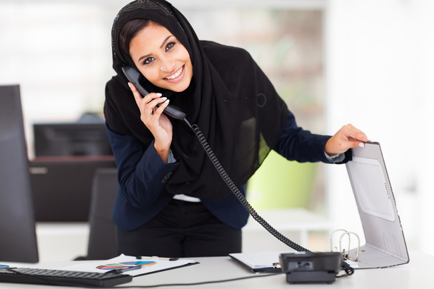 Modern Muslim businesswoman working - Photo, image