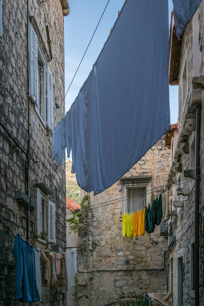 Laundry drying on a clothesline in the Old Town in Dubrovnik, Croatia - Foto, Imagem