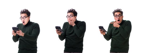 Nerd junger Mann mit Taschenrechner isoliert auf weiß - Foto, Bild