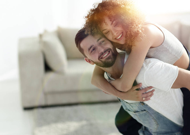 Wife and husband are happy to move to a new apartment. - Valokuva, kuva