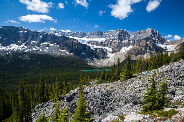 Íj-tó és a Feltűző Clacier Banff nemzeti parkban, Alberta - Fotó, kép