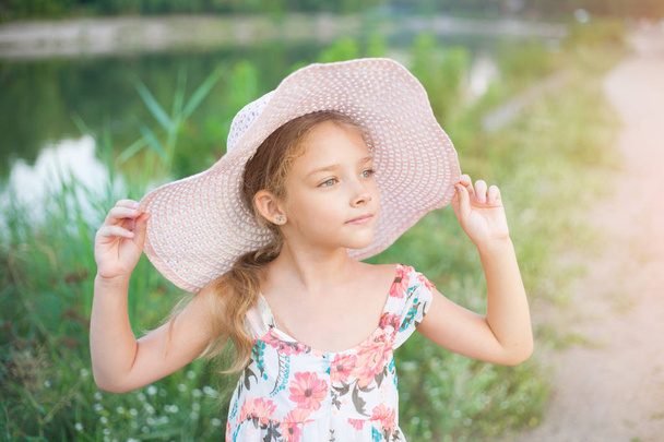 Cute little girl of preschool age in nature. Portrait with positive emotions. Happy summer day. - Foto, Bild