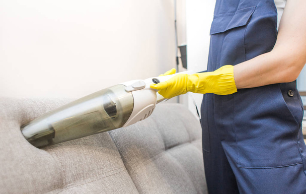 Cleaning service with professional equipment during work. professiona carpet dry cleaning, sofa dry cleaning, window and floor washing. women in uniform, overalls and rubber gloves. - Foto, Imagem