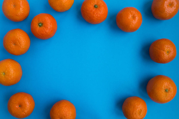 Tangerines on the blue background.Top view.Copy space. - Fotoğraf, Görsel