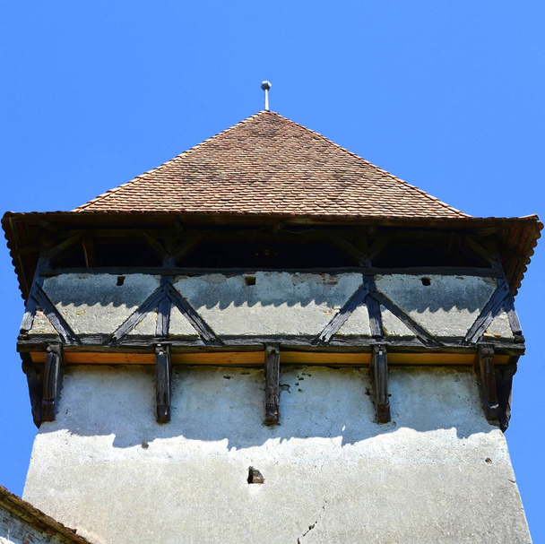 Οχυρωμένη Μεσαιωνική εκκλησία saxon στο Cincsor-Kleinschenk, κομητεία Σίμπιου, Τρανσυλβανία, Ρουμανία. Η εκκλησία με έναν πύργο στη Δύση είναι χτισμένο στα 1427. Στα μέσα του 15ου αιώνα κατασκευάστηκε το πρώτο περίβλημα - Φωτογραφία, εικόνα