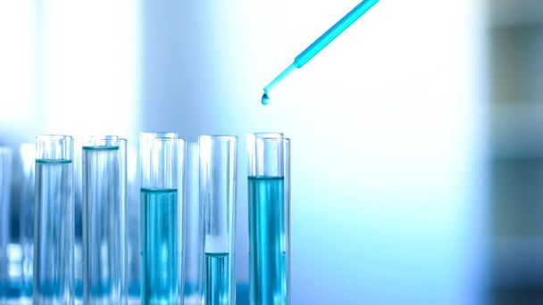 Blaue chemische Flüssigkeit tropft in Laborröhrchen, Reinigungsmitteltest-Experiment - Foto, Bild