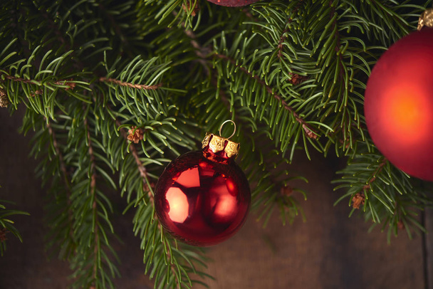 köknar ağacı ve dekorasyon closeup manzaralı Noel arka plan - Fotoğraf, Görsel