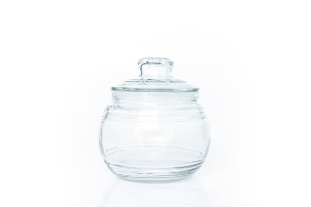 γυάλινο βαζάκι άδειο σε λευκό φόντο - Φωτογραφία, εικόνα