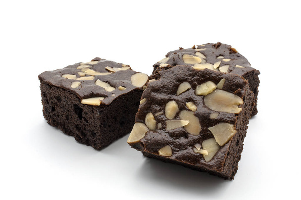 Čokoládové brownie izolované na bílém pozadí. - Fotografie, Obrázek