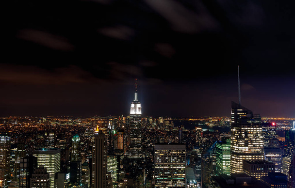 Looking towards the Empire State Building by night - Фото, изображение