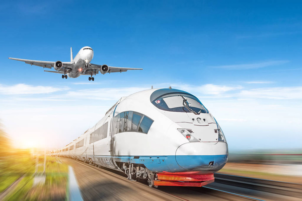 Samolot w niebo i szybki pociąg, koncepcja transportu pasażerskiego - Zdjęcie, obraz