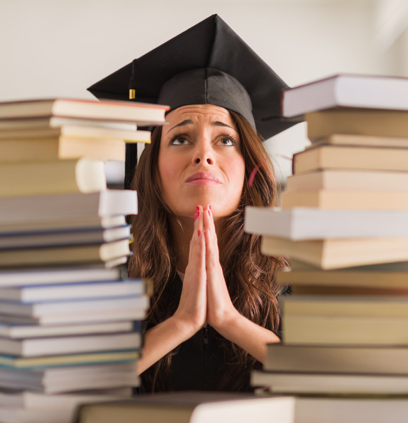 Diplomás nő imádkozott portréja - Fotó, kép
