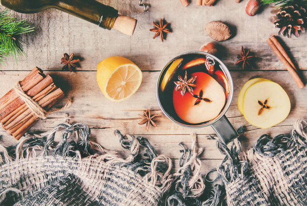 Mulled wine. With spices. Selective focus. Food and drink - Φωτογραφία, εικόνα