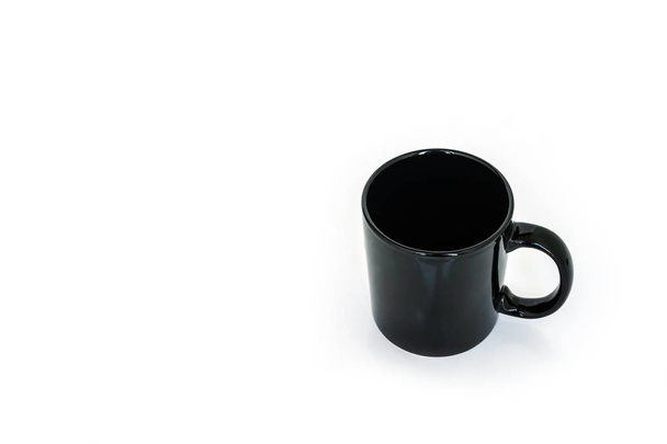 taza negro o taza negro vacío sobre fondo blanco
 - Foto, Imagen