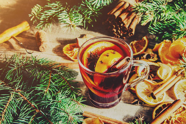 Mulled wine. With spices. Selective focus. Food and drink - Fotoğraf, Görsel