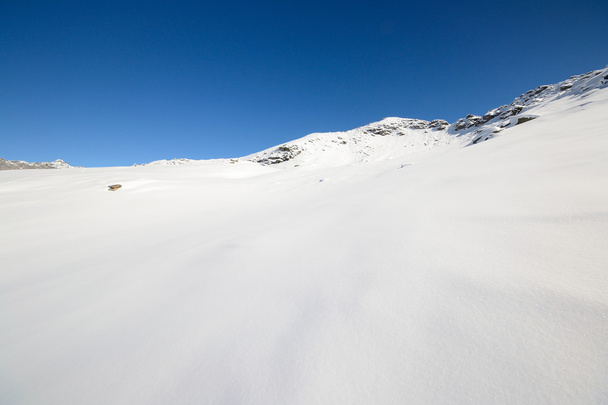 Blanco puro en los Alpes
 - Foto, Imagen