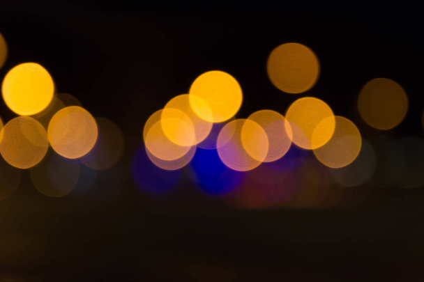 Stadt Licht Bokeh Hintergrund, Stadt Verkehr Nacht, defokussierte Nacht Ampeln. - Foto, Bild