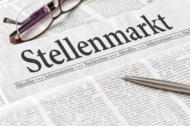 Un periódico con el titular alemán Stellenmarkt (Mercado de Trabajo
) - Foto, Imagen
