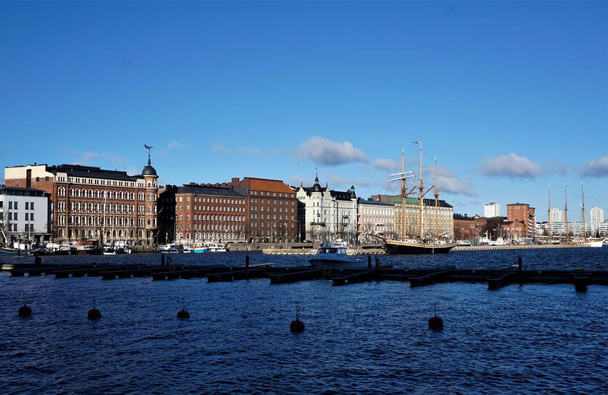 Vista sobre casas residenciais no porto de Helsinque, Finlândia
 - Foto, Imagem