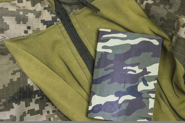 Военная одежда с библией
. - Фото, изображение