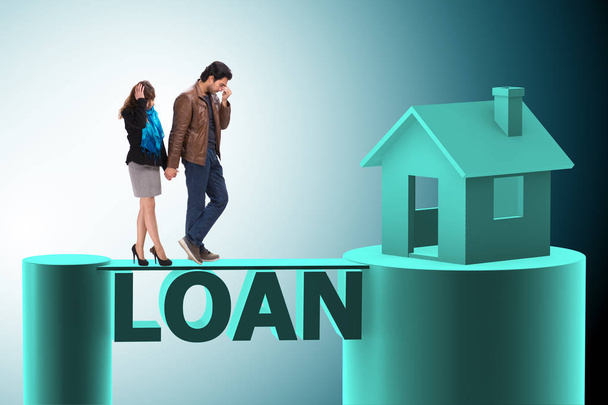 Концепція сім'ї взяти іпотечний кредит на будинок
 - Фото, зображення