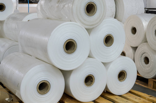 Warehouse with rolls of polyethylene - Foto, Imagem