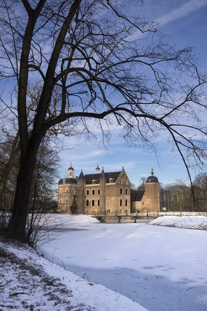 Schloss Ruurlo in winterlicher Landschaft - Foto, Bild