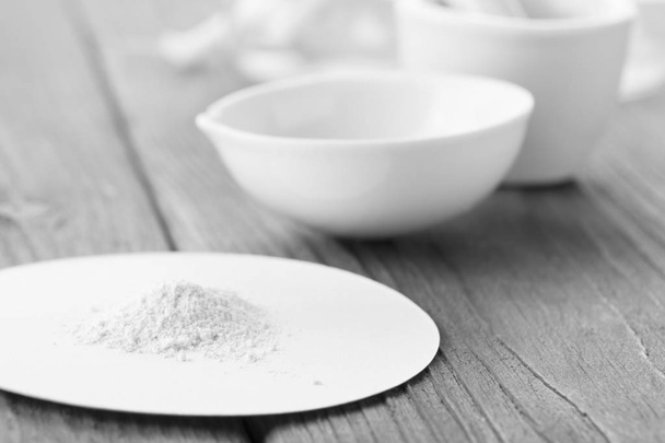 mortar pestle and  white powder on wooden table - Φωτογραφία, εικόνα