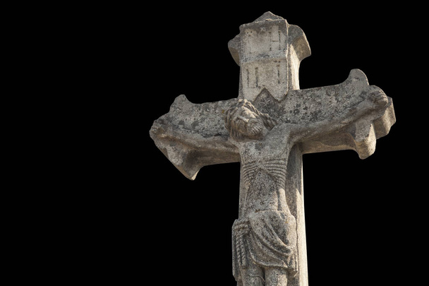 crucificação de Jesus Cristo como um símbolo de ressurreição e imortalidade da alma humana (estátua de pedra antiga
) - Foto, Imagem