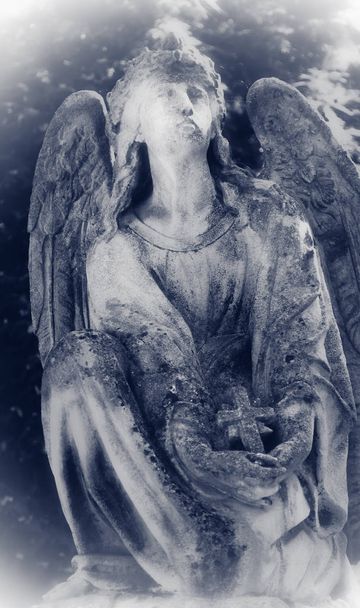Vintage képe egy szomorú angyal (vallás, hit, halál, feltámadás, örökkévalóság fogalma) - Fotó, kép