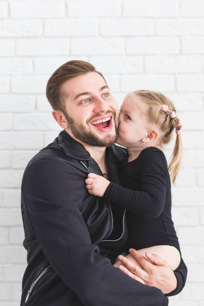 Cute little girl and her dad are having fun at home. - Foto, Bild