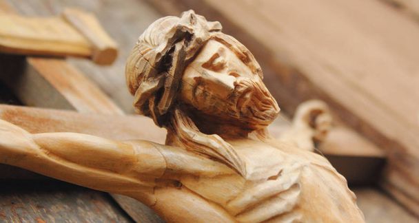 Ο Ιησούς Χριστός σταυρώθηκε (αρχαία ξύλινο γλυπτό) (λεπτομέρειες) - Φωτογραφία, εικόνα