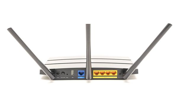 A vezeték nélküli router kábel modem elszigetelt fehér főleg CIG hátsó nézet - Fotó, kép
