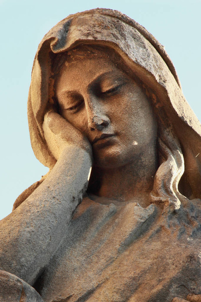άγαλμα της Παναγίας ως ένα σύμβολο της αγάπης και της καλοσύνης - Φωτογραφία, εικόνα
