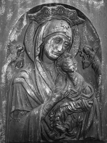 estatua antigua de la Virgen María con el bebé Jesucristo (Religión, fe, vida eterna, Dios, el concepto del alma
) - Foto, Imagen