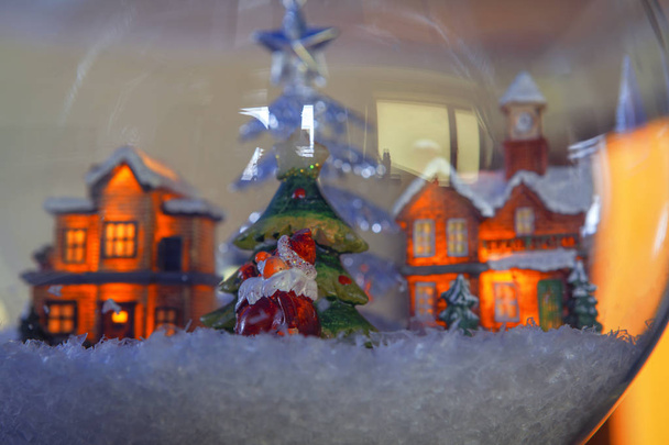 Kerstman en huizen decoraties - Foto, afbeelding