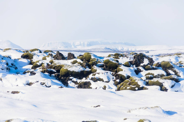  Laufskalavarda view during winter which is a lava ridge, surrounded by stone cairns, between the Holmsa and Skalma Rivers - Foto, immagini