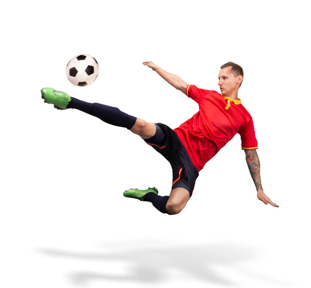 白で隔離空気でボールを蹴ってサッカー選手 - 写真・画像