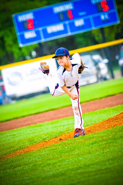 Little league baseball werper - Foto, afbeelding